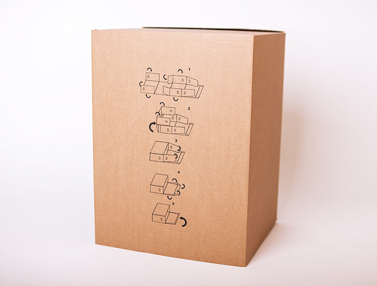 Návod na složení kartonové krabice vytištěný na krabici
